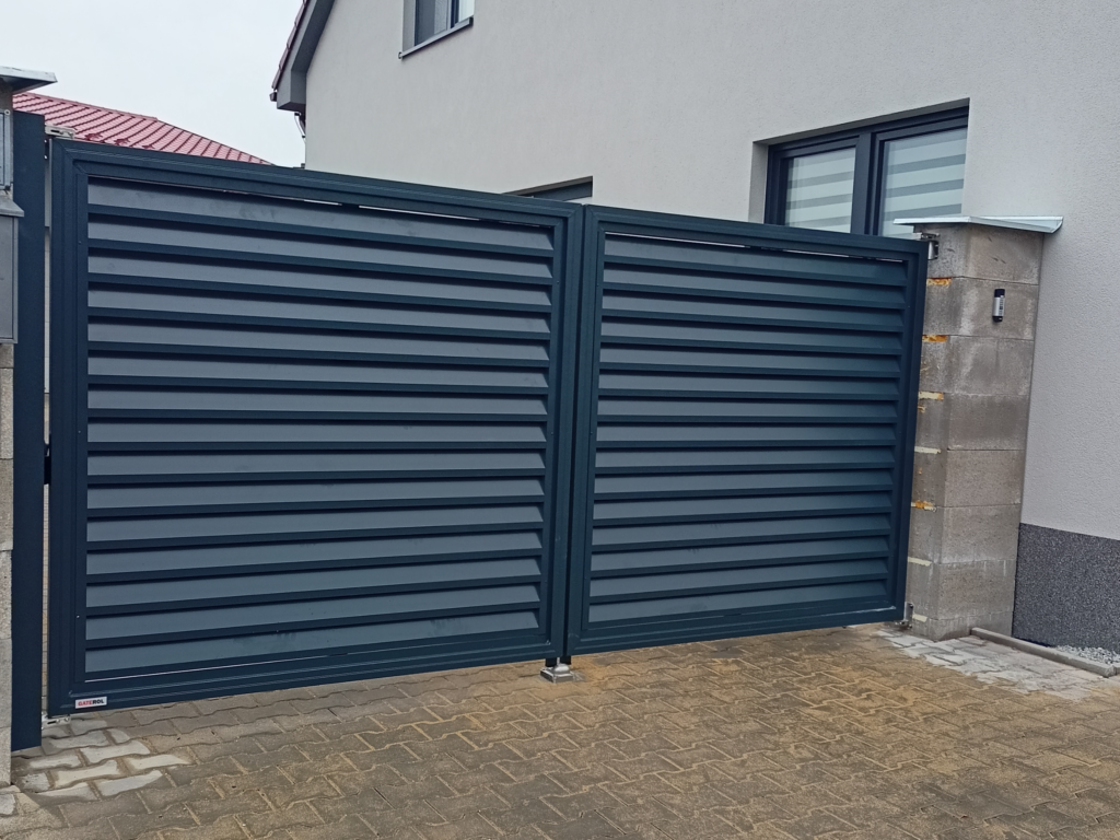 Hliníková brána dvoukřídlá