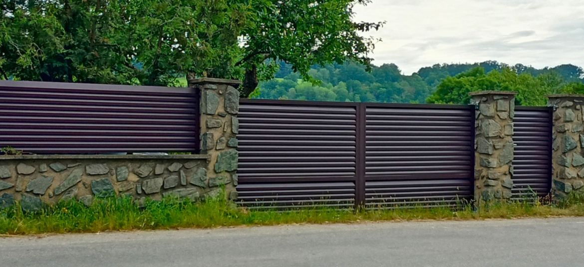 Dvoukřídlá brána, branka, plotové pole